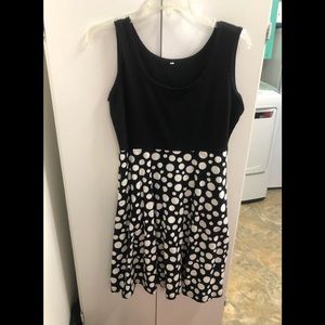 Black sleeveless dress with white polka dots